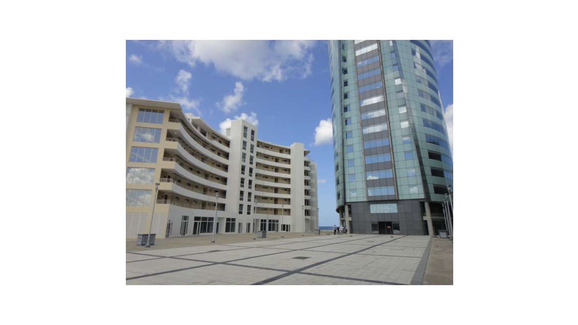 A louer local commercial 25m² Parvis Tour Lumina