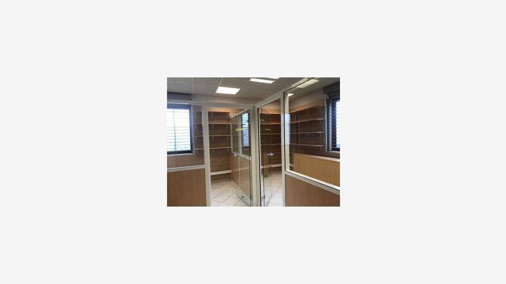 Local activité bureau de 2920m² à louer Les Milles