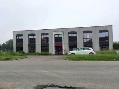 À louer locaux d'activité de 880m² en za à Arques