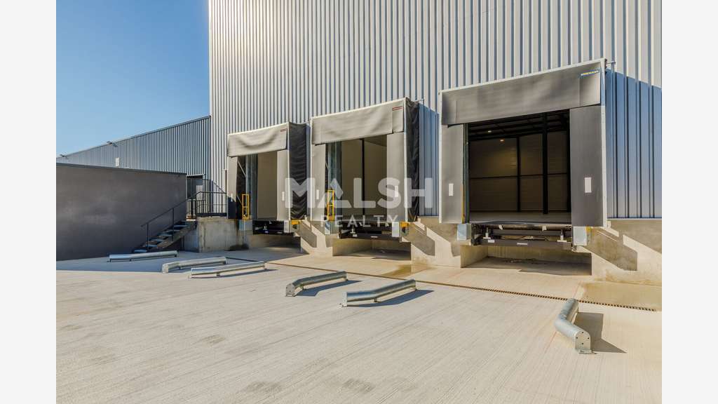 Locaux d'activités de 3.828m² avec quais à louer