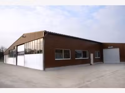 À louer : locaux d'activités de 850 m² à Luxiol, D
