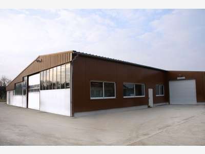 À louer : locaux d'activités de 850 m² à Luxiol, D