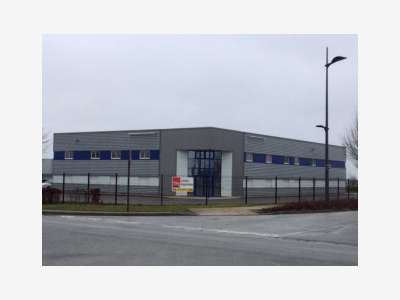 À louer locaux d'activités 1561m² à Saint-Quentin