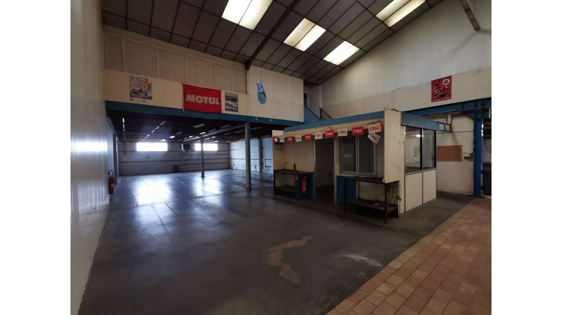 À louer locaux d'activités 920m² à Seclin 