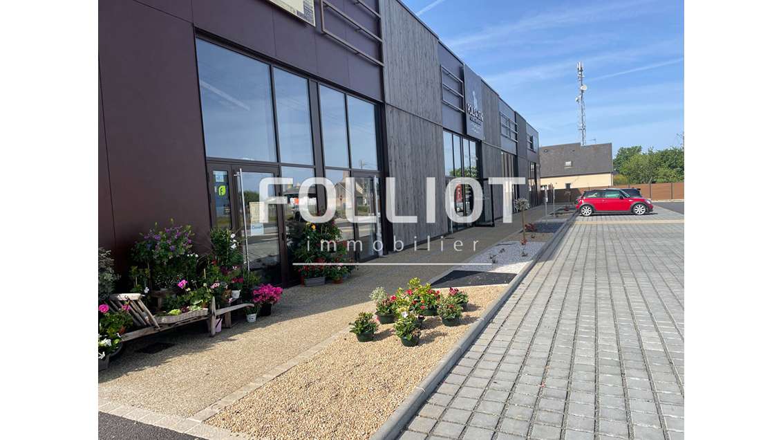 A louer locaux commerciaux de 85m² en za Sartilly