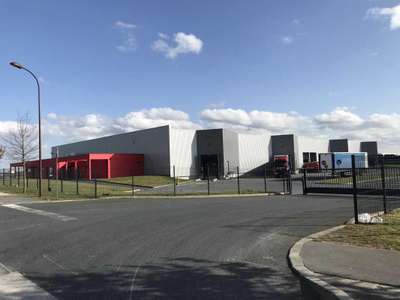 À louer locaux 5000m² à Gauchy Parc Le Royeux