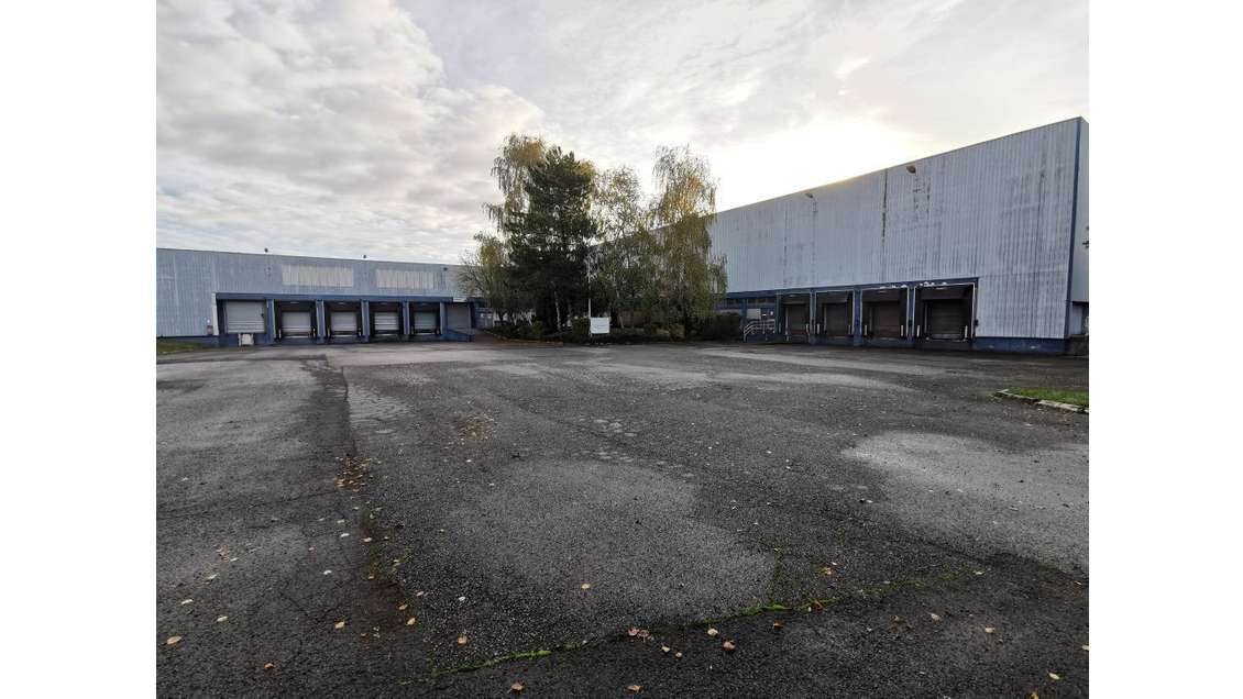 À louer locaux industriels 7750m² à Lesquin 