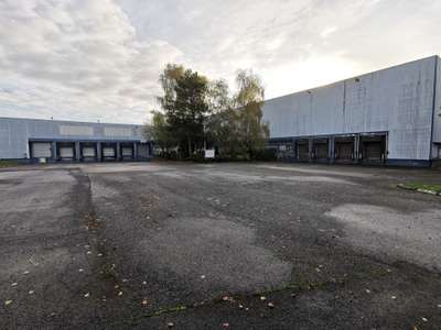 À louer locaux industriels 7750m² à Lesquin