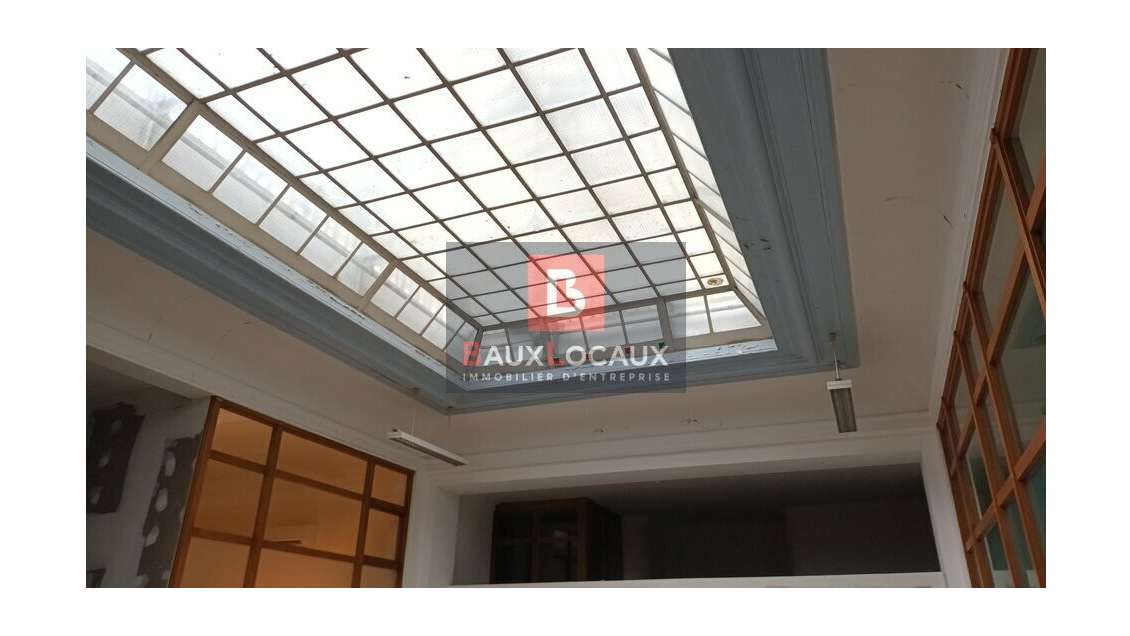 Local commercial 350m² à louer centre Orange