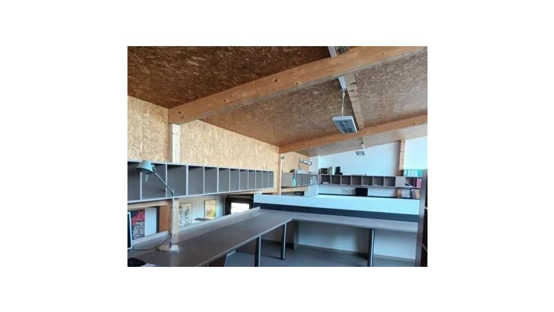 À vendre ou à louer bureaux de 304m² à Avignon