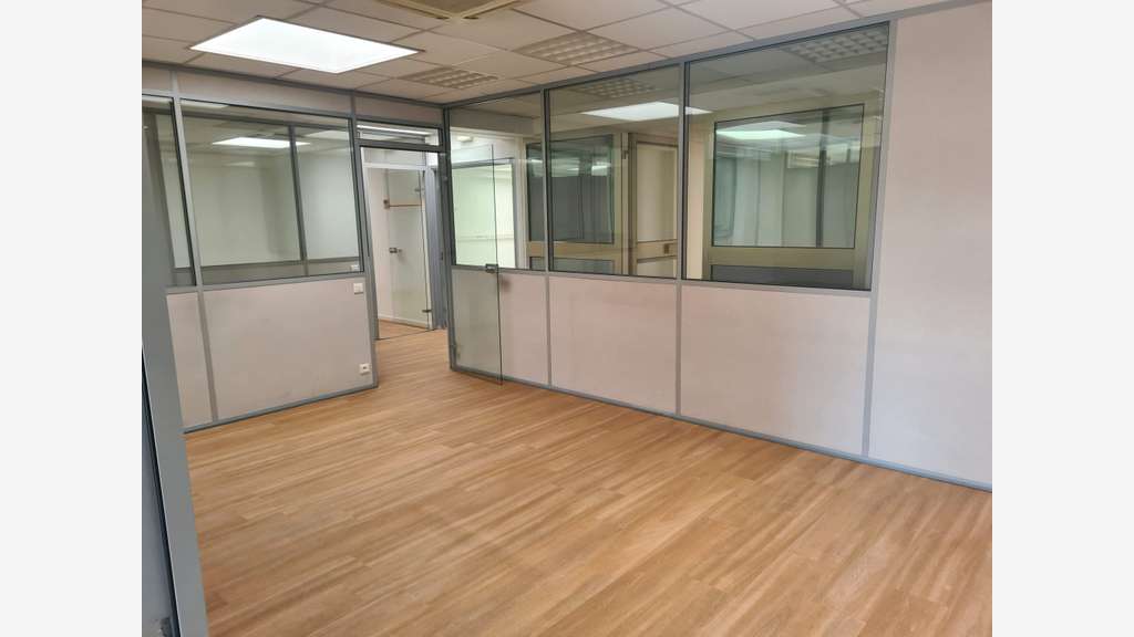 Loue 284m² de bureaux Le Cannet proche Castorama