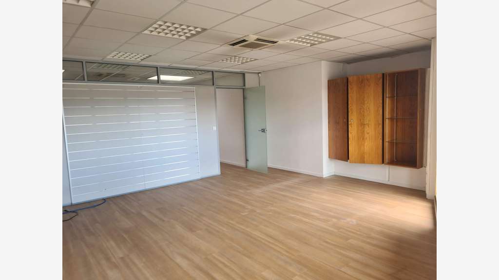 Loue 284m² de bureaux Le Cannet proche Castorama
