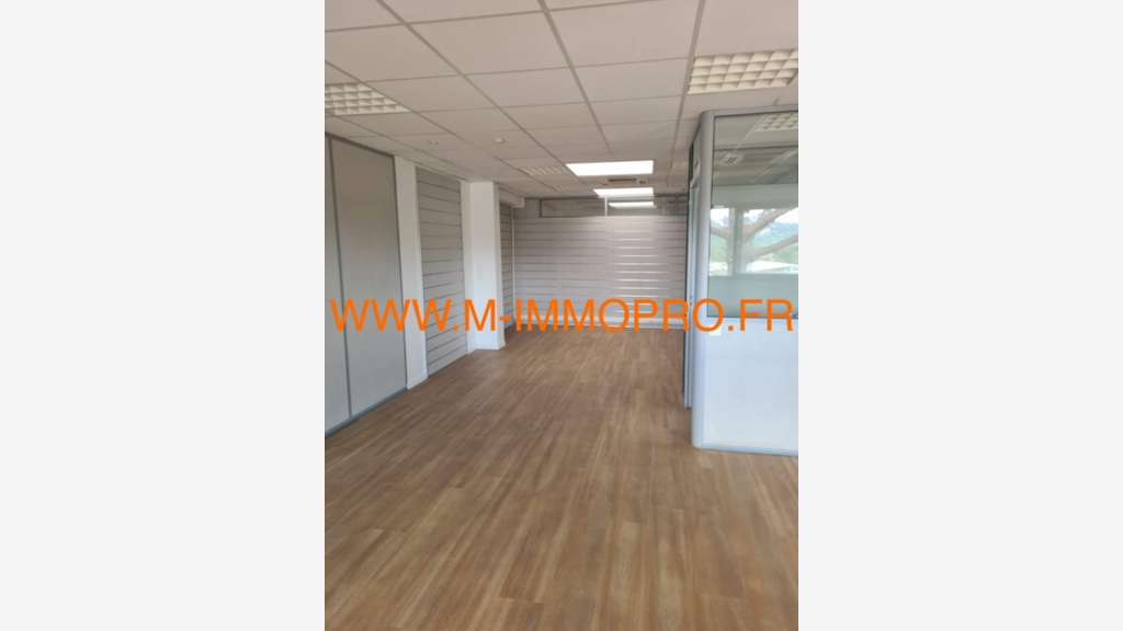 Loue 284m² de bureaux Le Cannet proche Castorama