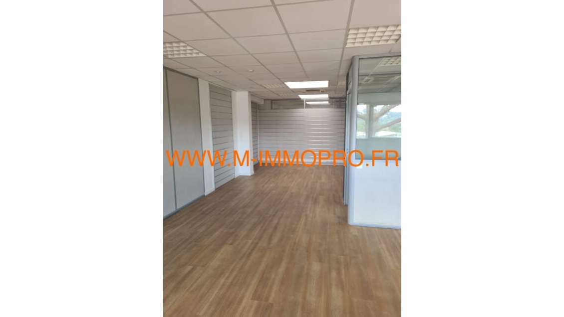 Loue 284m² de bureaux Le Cannet proche Castorama