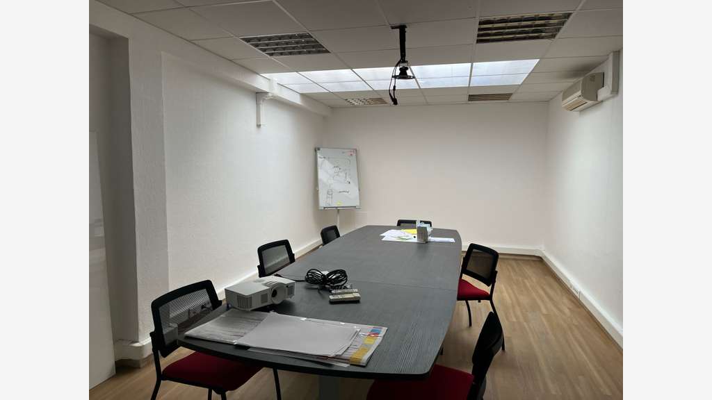 Loue 284m² de bureaux Le Cannet proche Castorama