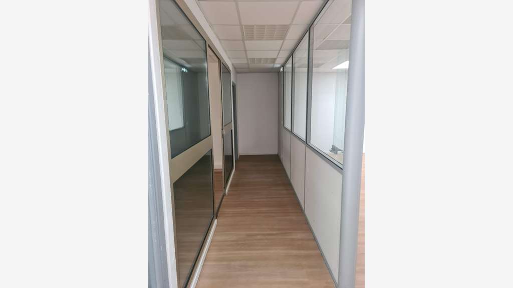 Loue 284m² de bureaux Le Cannet proche Castorama