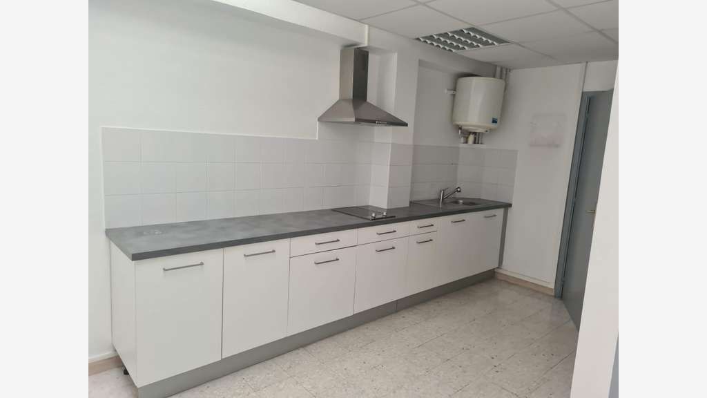 Loue 284m² de bureaux Le Cannet proche Castorama