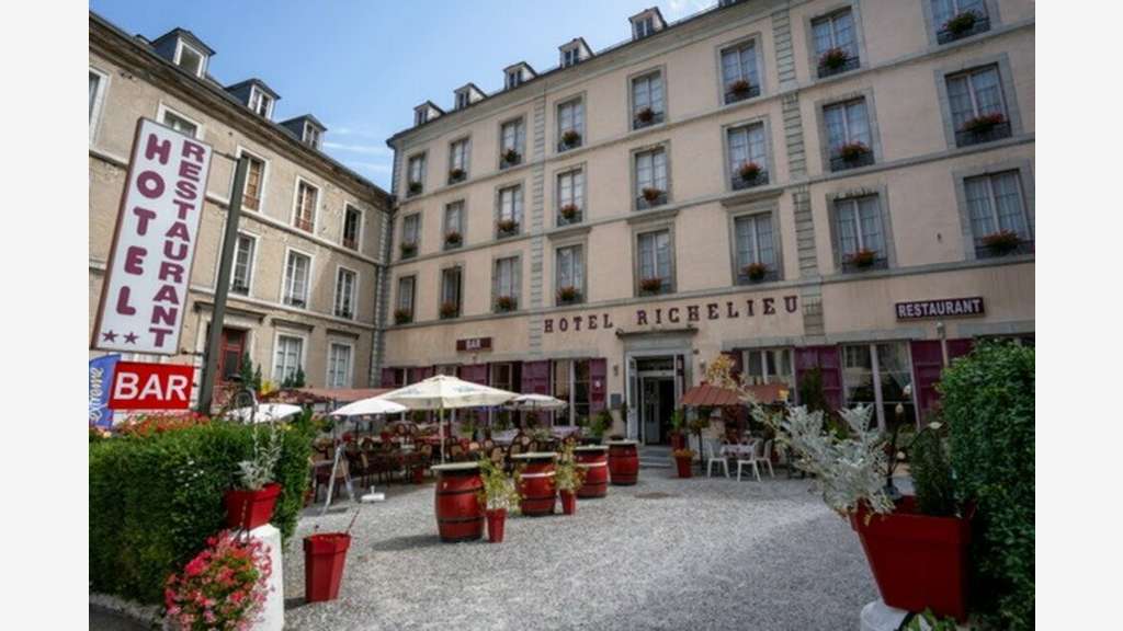 Reprise hôtel restaurant 32 chambres Eaux-Bonnes
