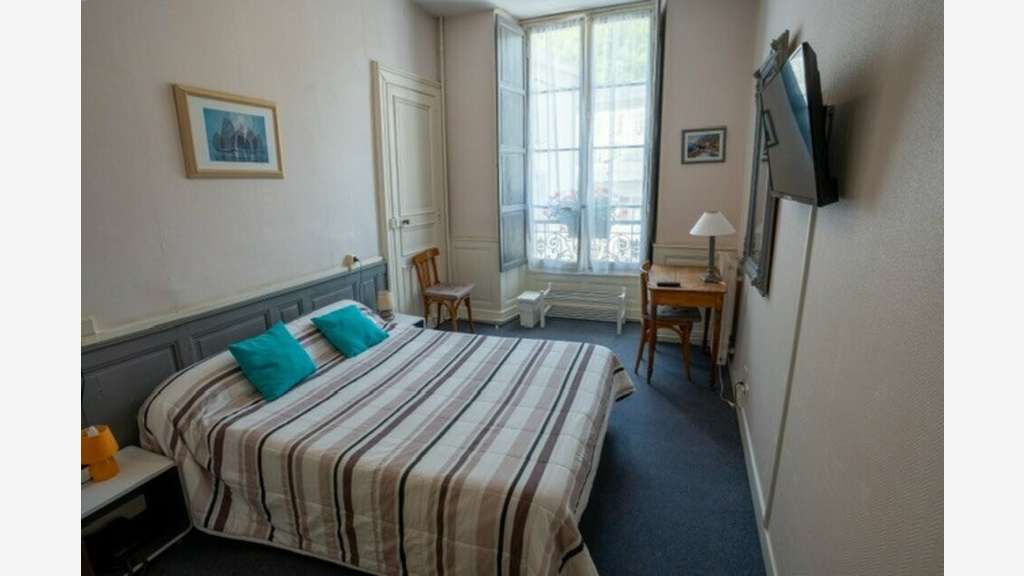 Reprise hôtel restaurant 32 chambres Eaux-Bonnes