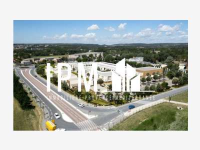 Local commercial 1700m² à louer à Aix Les Milles
