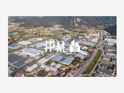 Local d'activité à louer de 2.250m² à Aubagne
