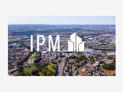 A louer local commercial de 234m² 13011