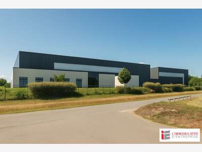 A louer bâtiments de 800 à 1 800m² à Etrelles