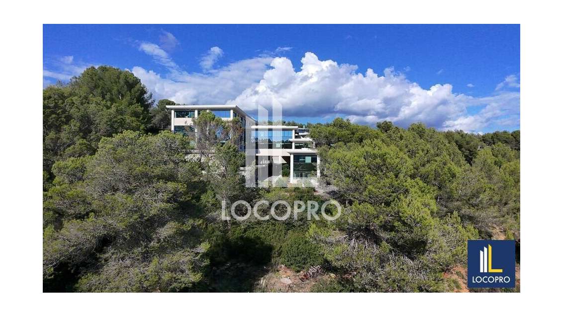 Bureaux de 395m² avec terrasse à louer à Valbonne