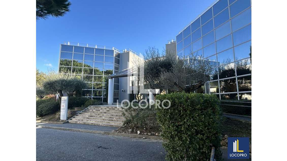 Bureaux divisibles de 1790m² à louer à Valbonne