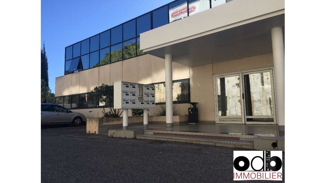 Location bureaux 120m² en angle à Vallauris 