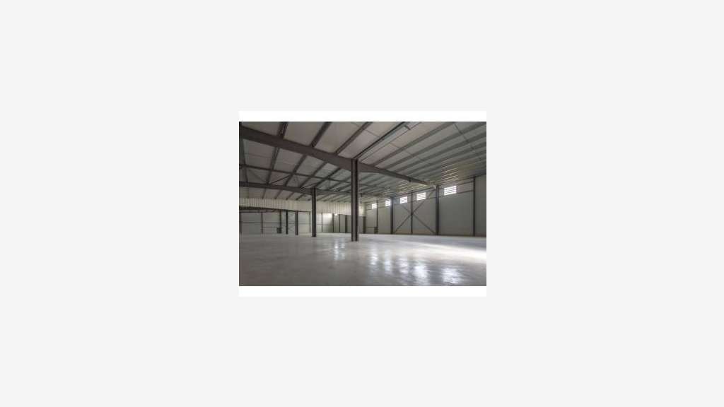Local d'activité de 1270m² à louer ZI Domitia