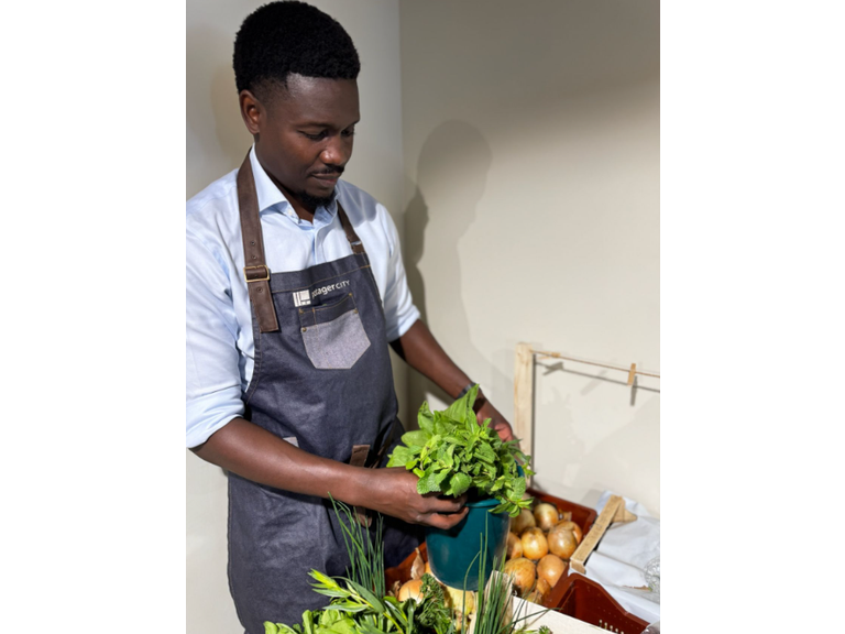 Potager City inaugure son 15ᵉ magasin au 13 rue de Montreuil : un nouveaurepère pour les amateurs de produits frais à proximité d’un célèbre château.
