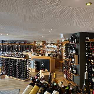 Reprendre une cave en franchise : l’exemple de Guérande illustre le modèle CAVAVIN