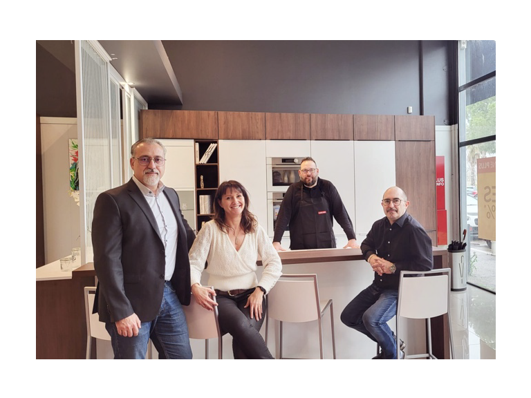 REPRISE DU MAGASIN DE CANNES (06)