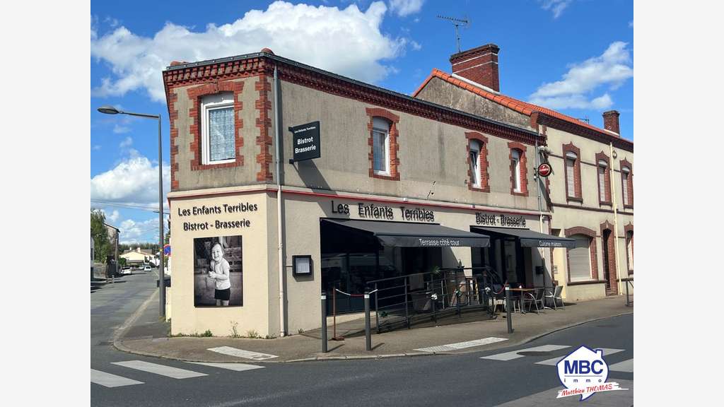 AV bar restaurant en superbe état à Beaupréau