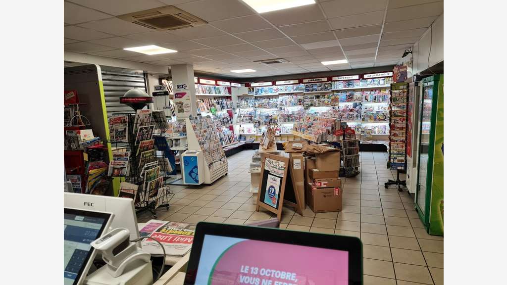 Vente FDC loto presse dans petit centre cial Alès