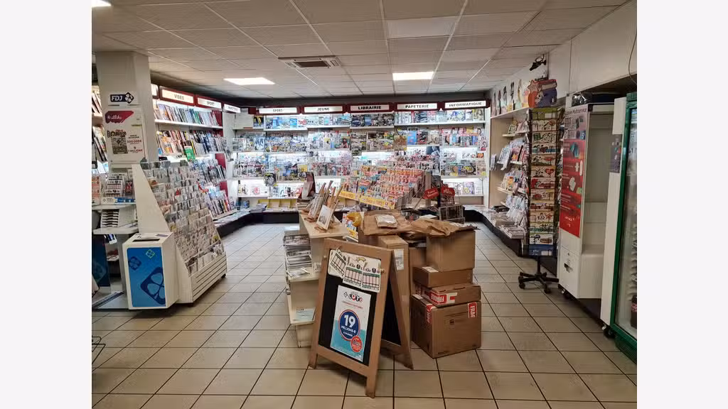 Vente FDC loto presse dans petit centre cial Alès