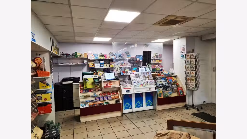Vente FDC loto presse dans petit centre cial Alès