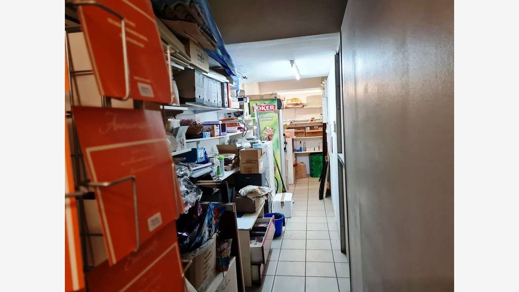 Vente FDC loto presse dans petit centre cial Alès