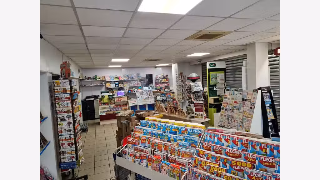 Vente FDC loto presse dans petit centre cial Alès