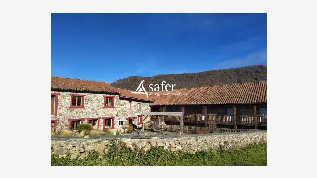 Ancienne ferme rénovée en gîte & chambres d'hôtes