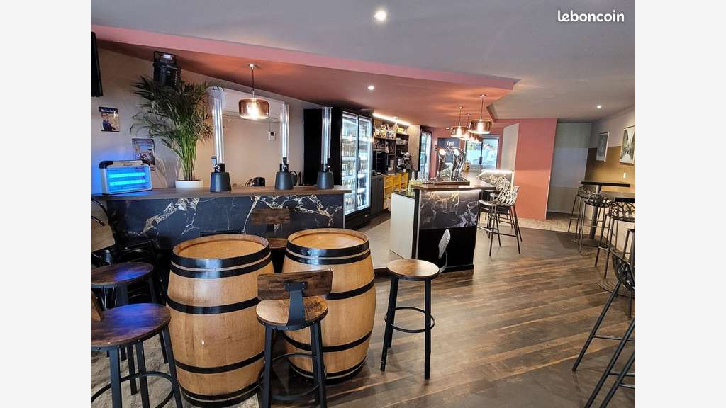 Vente bar avec licence IV en parfait état à Pau
