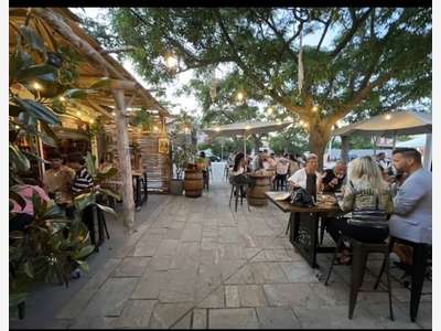 AV bar à vins tapas empl plage Cap d’Agde