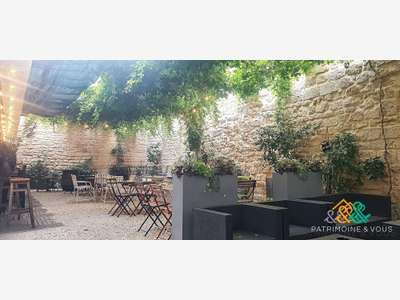 Bar restaurant, terrasse et logement de fonction