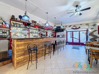Bar restaurant, terrasse et logement de fonction