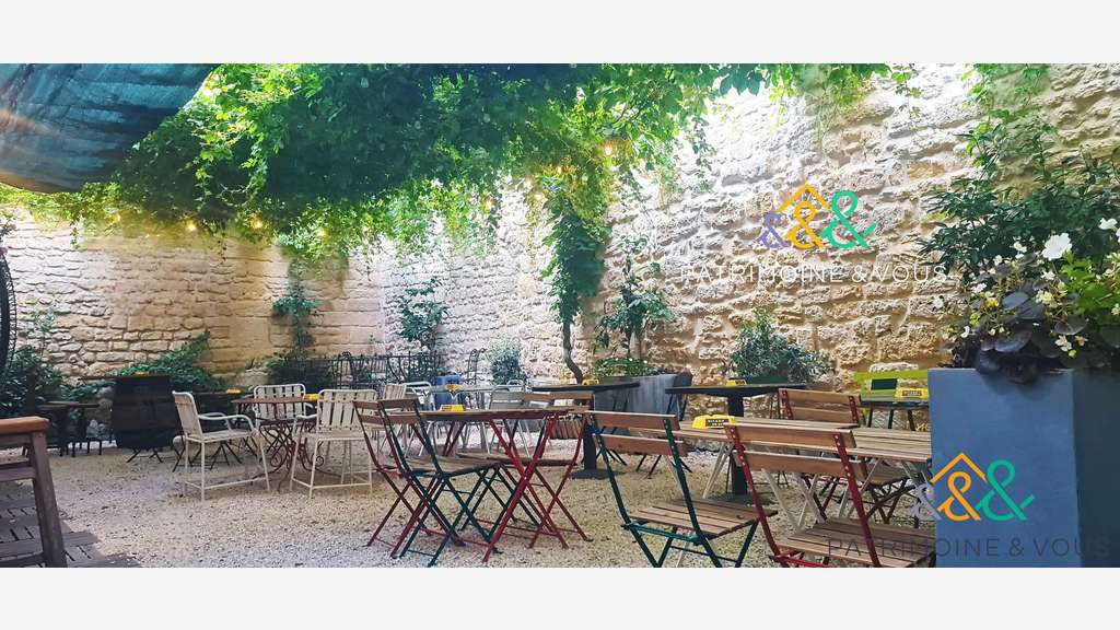 Bar restaurant, terrasse et logement de fonction