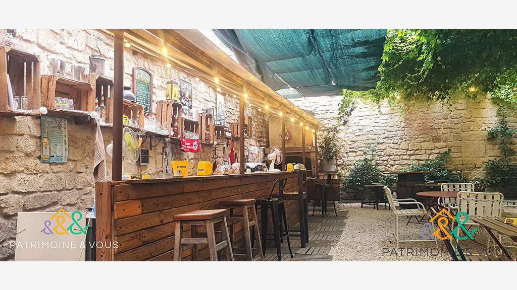 Bar restaurant, terrasse et logement de fonction