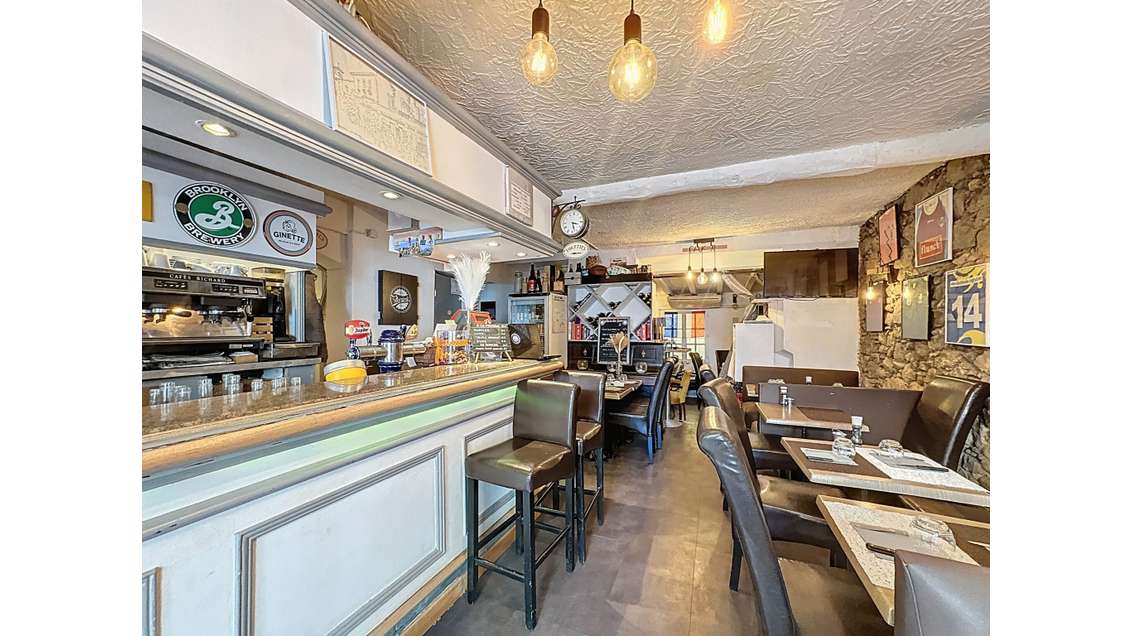 AV brasserie fort potentiel rue piétonne à Cagnes