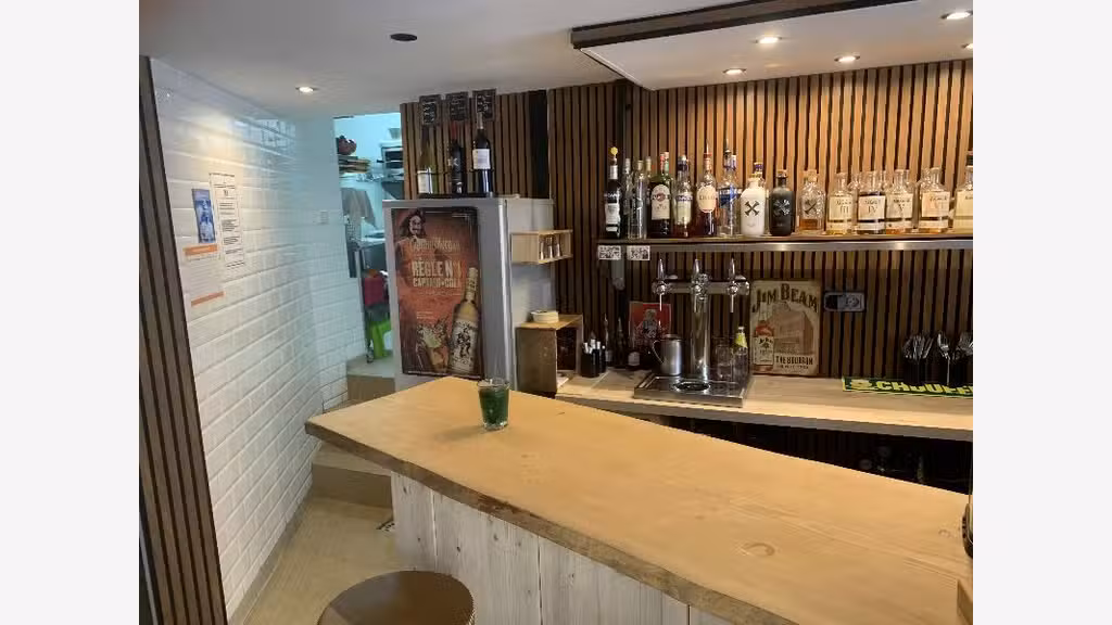 Vente bar brasserie licence IV à Callian village