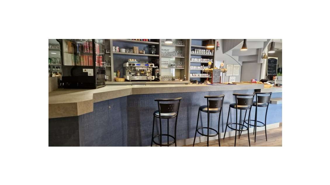 Fonds de commerce et murs 200m² à vendre à Camlez